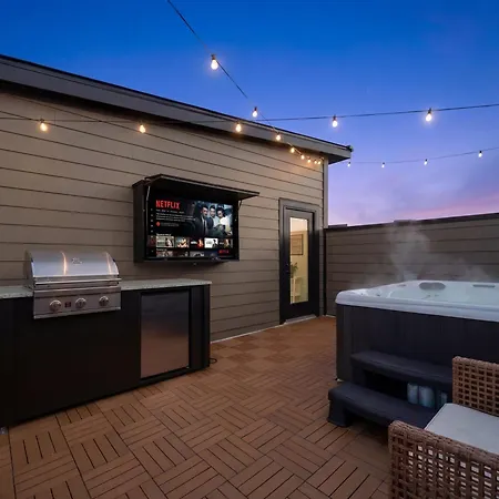 Modern Multi-level Retreat With Rooftop Hot Tub