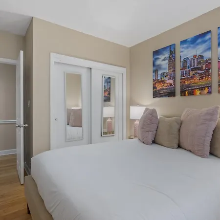 Of Downtown Nashville! Apartment *