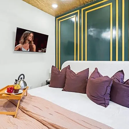 Halo-rooftop Patio & Game Room-mins To Broadway Holiday home Nashville