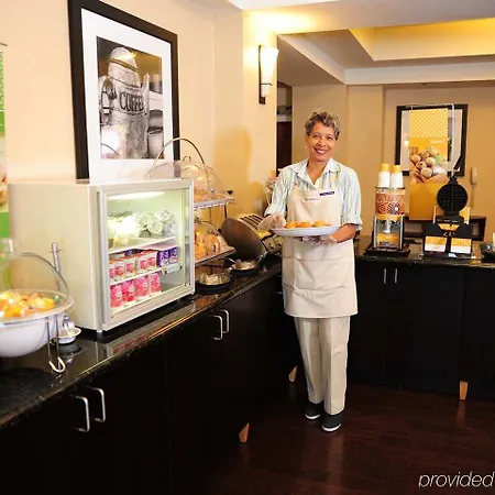 Hotel Hampton & Nashville-airport 3*