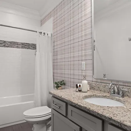 The Edgehill House - Close To Belmont & Vanderbilt Holiday home *