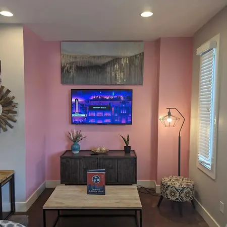 2-bedroom Unit With Free Parking & 2 King Beds Apartment