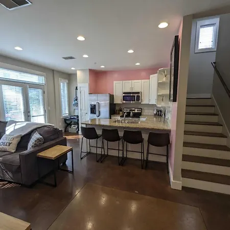2-bedroom Unit With Free Parking & 2 King Beds *