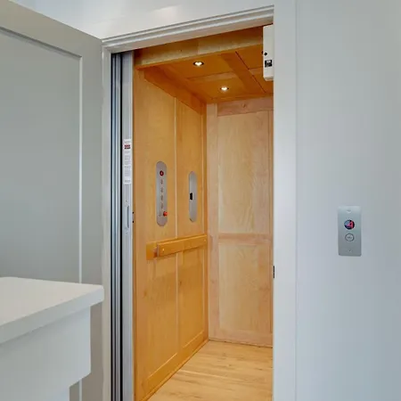 Holiday home Modern Luxury Hot Tub Mini Golf Elevator Views