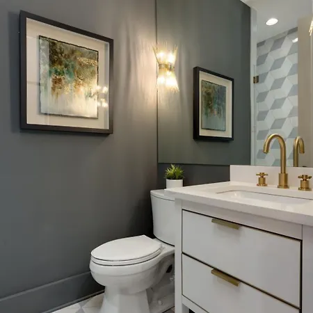 Modern Luxury Hot Tub Mini Golf Elevator Views Holiday home Nashville