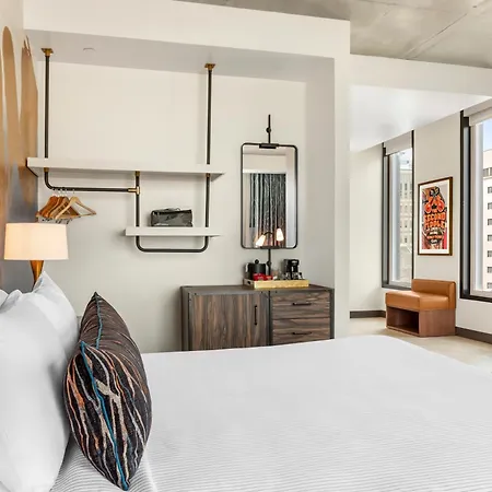 Cambria Downtown 4*