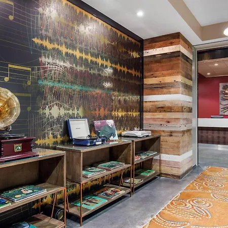 Cambria Downtown 4*