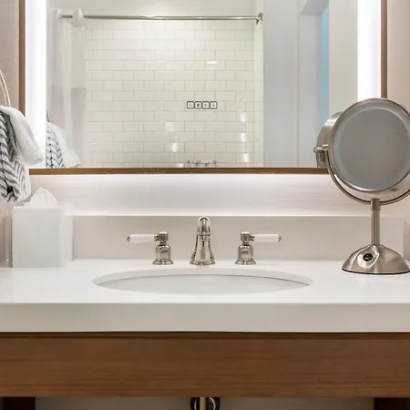 Cambria Downtown 4*