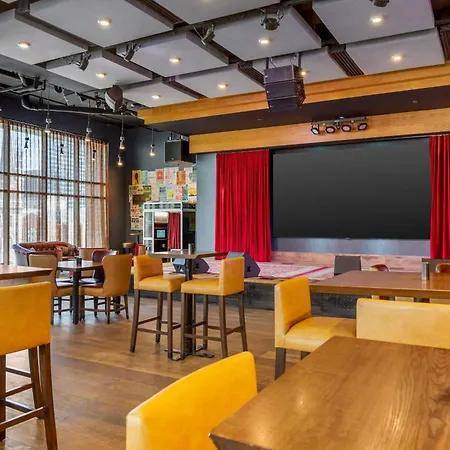 Cambria Downtown 4*