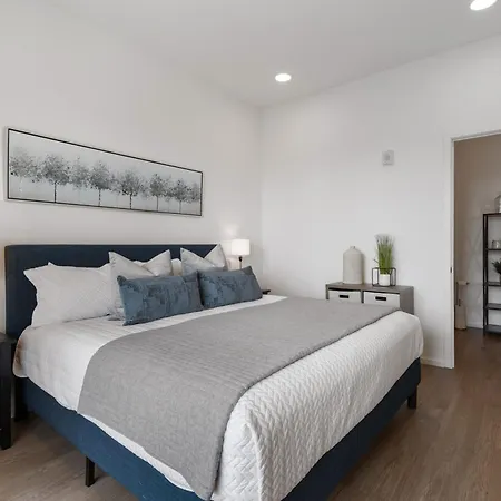 Gulch With Pool Gym Private Patio & Garage Holiday home