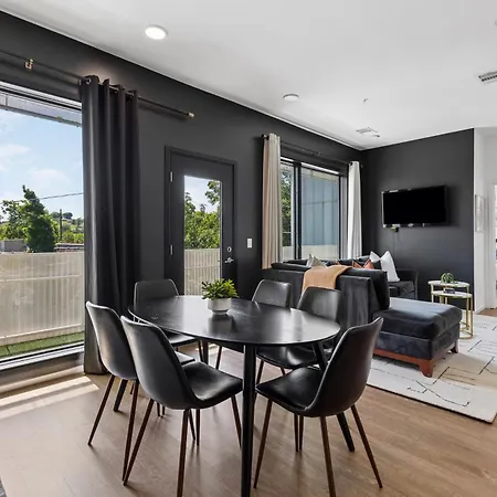 Gulch With Pool Gym Private Patio & Garage Holiday home Nashville