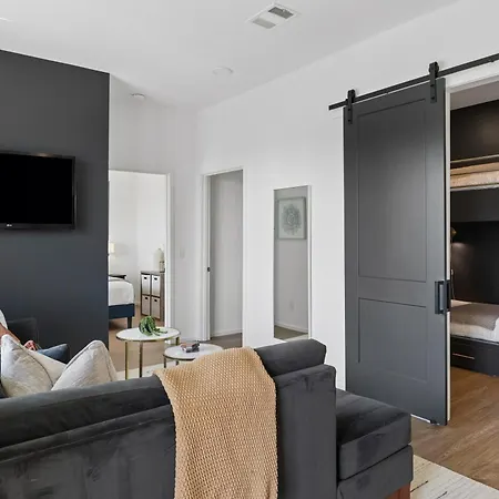 Gulch With Pool Gym Private Patio & Garage * Nashville
