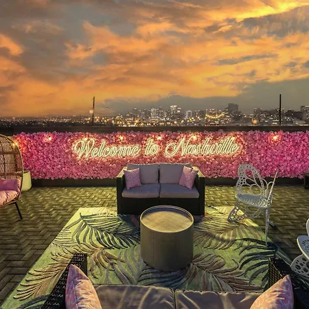 Holiday home Luxury Retreat: Rooftop Hot Tub Double Deck & Game Nashville
