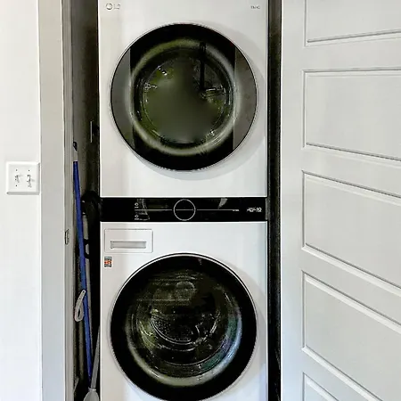 Modern Condo: 7 Mi To Downtown! *