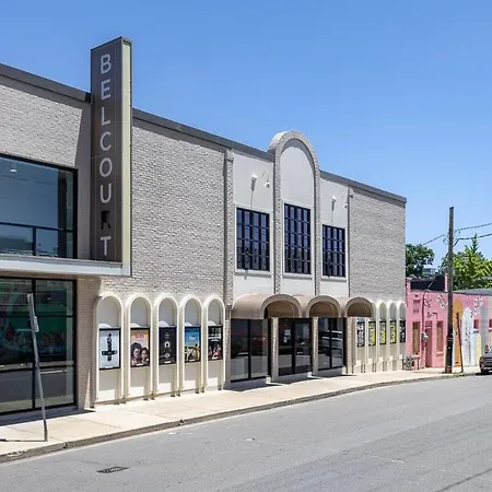Hillsboro Village Rooftop Retreat With Views, Sleep 12 With Gourmet Kitchen, Smart Tvs & Garage, Walk To Vanderbilt, Pancake Pantry And Boutique Shopping, Minutes To Broadway, 12 South And The Parthenon, Perfect For Groups, 24hr Hospitality *