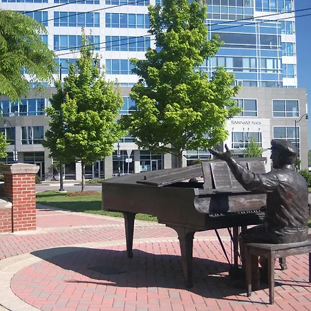 Elegant 4 King Belmont Retreat With 2 Living Walk To Belmont And Vanderbilt Near 12th South Music Row & The Gulch 2 Miles To Broadway Large Dining Table Smart Tvs Parking 24 Hr Hospitality * Nashville