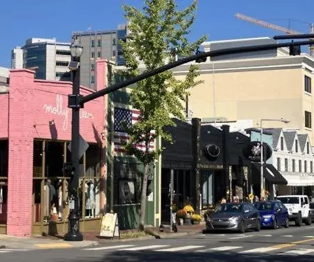 Twin Belmont Homes W 8 King 4 Living Sleep Up To 24 Guests Walk To Belmont & Vanderbilt Near Music Row The Gulch & 12 South 2 Miles To Broadway Smart Tvs Parking 24 Hr Hospitality Holiday home