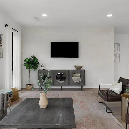 Luxury On The River 4 Beds 2.5 Bath, Walk To Downtown Apartment Nashville