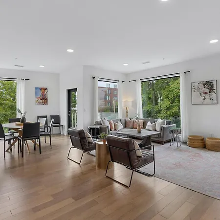 Apartment Luxury On The River 4 Beds 2.5 Bath, Walk To Downtown