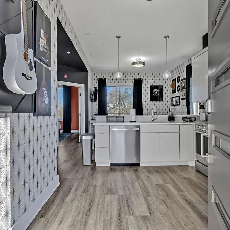 The Outlaw In Downtown By Nautical Holiday home *