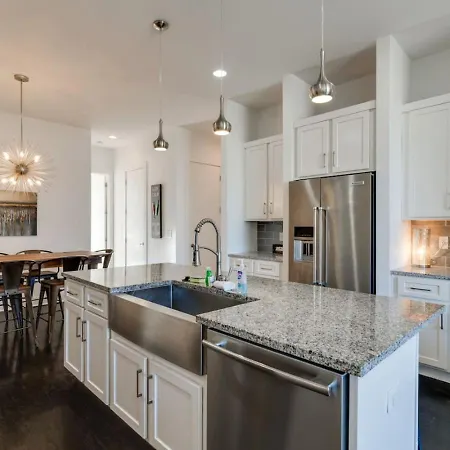 Holiday home Edgehill Hq Luxury 3 Kings 2 Car Garage Nashville