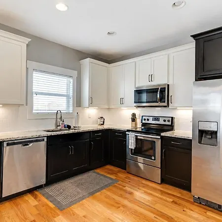 3 Bedroom Home- Huge Yard For Pets 4 Miles To Broadway Nashville