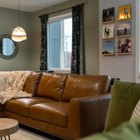 Luxury Townhome! Rooftop-game Room! Near Broadway! *