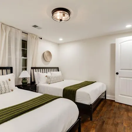 East One Level With Big Yard Holiday home Nashville