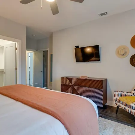 Holiday home Luxury Townhome! Rooftop-game Room! Near Broadway! Nashville