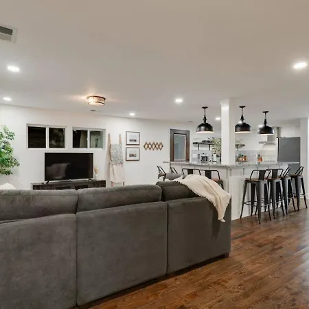 Holiday home East One Level With Big Yard