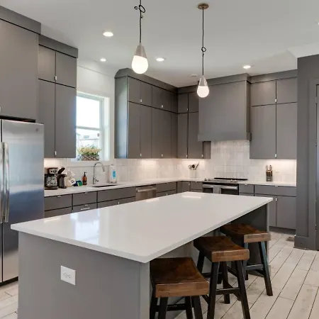 Mural The Gulch Townhome Near Broadway | Sleeps 12 Holiday home Nashville