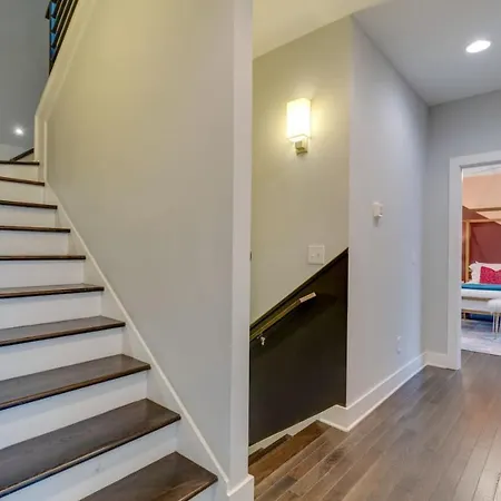 Luxury Townhome! Rooftop-game Room! Near Broadway! *