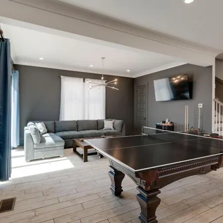 Mural The Gulch Townhome Near Broadway | Sleeps 12 * Nashville