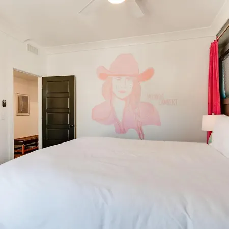 Mural The Gulch Townhome Near Broadway | Sleeps 12 Holiday home Nashville