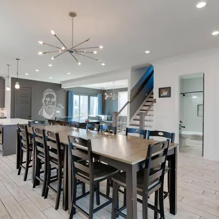 Mural The Gulch Townhome Near Broadway | Sleeps 12 Holiday home