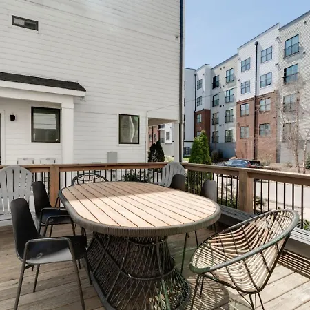 Mural The Gulch Townhome Near Broadway | Sleeps 12 Holiday home Nashville