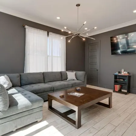 Mural The Gulch Townhome Near Broadway | Sleeps 12 * Nashville