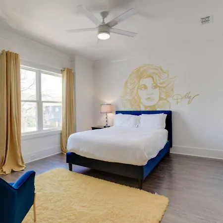 Mural The Gulch Townhome Near Broadway | Sleeps 12