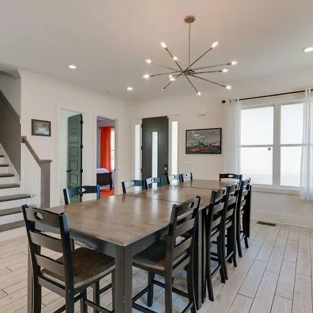 Holiday home Mural The Gulch Townhome Near Broadway | Sleeps 12
