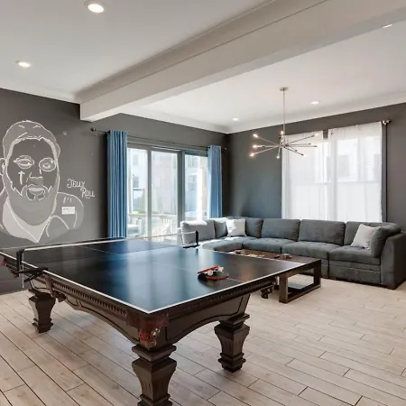Mural The Gulch Townhome Near Broadway | Sleeps 12 Holiday home *