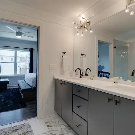 Mural The Gulch Townhome Near Broadway | Sleeps 12 *