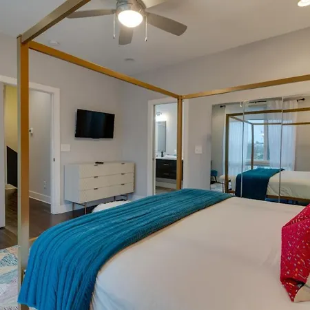 Luxury Townhome! Rooftop-game Room! Near Broadway!