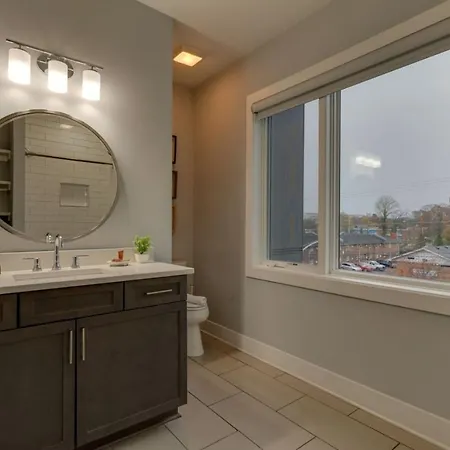 Holiday home Luxury Townhome! Rooftop-game Room! Near Broadway!