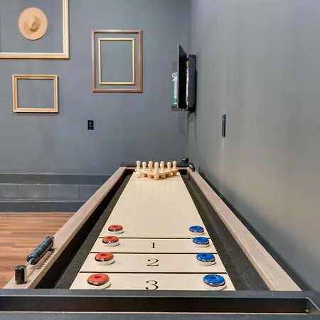 Luxury Townhome! Rooftop-game Room! Near Broadway!