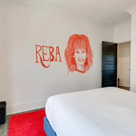 Mural The Gulch Townhome Near Broadway | Sleeps 12 Holiday home Nashville