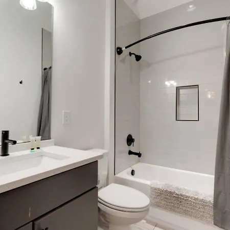 Mural The Gulch Townhome Near Broadway | Sleeps 12 Nashville