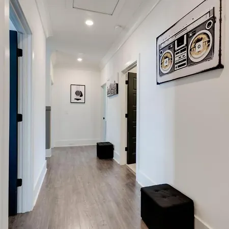 Holiday home Mural The Gulch Townhome Near Broadway | Sleeps 12