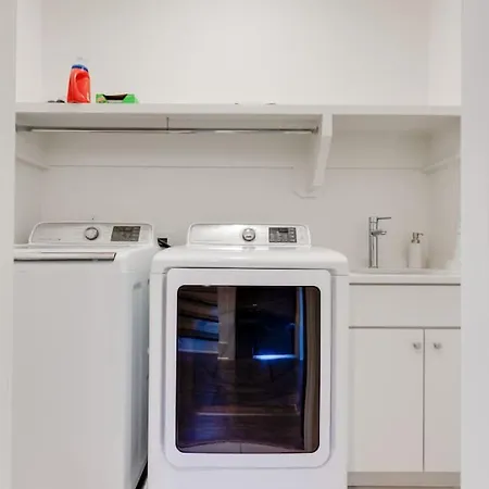 Mural The Gulch Townhome Near Broadway | Sleeps 12 *