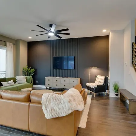 Luxury Townhome! Rooftop-game Room! Near Broadway! Holiday home *