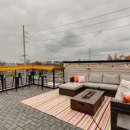 Holiday home Luxury Townhome! Rooftop-game Room! Near Broadway!